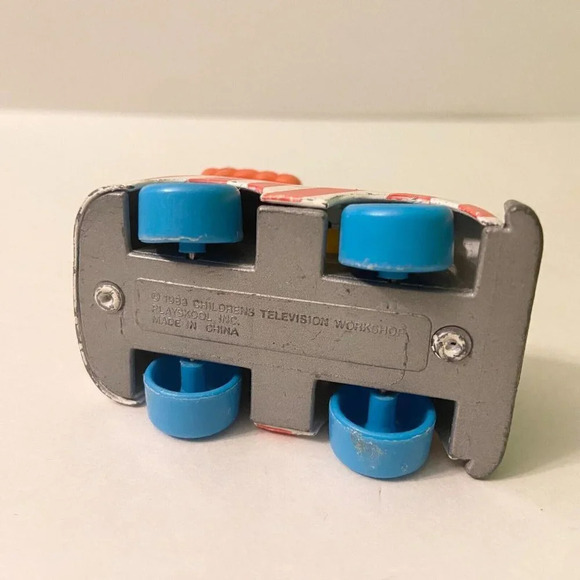 Vtg 1983 Sesame  Street Diecast Bert Taxi Big Bird Ernie Fire Truck PVC Figures - Picture 5 of 13